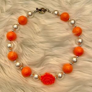 🌸 Pretty orange bubblegum necklace with flower detail! I have 2 of these!
